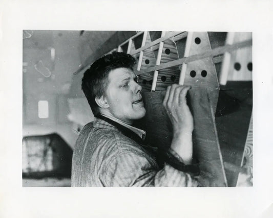 Robert Grosvenor, Trailblazing Sculptor of Minimalism and Spatial Innovation, Dies at 88